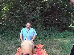 Člověče, jsem tady venku se Suzisoumise nahá na poli, divočina!