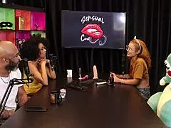 o fetiche dela é se exibir e provocar o vizinho, dracaryssg