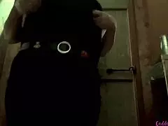 Sledi moji veliki rti v stranišče na javnem