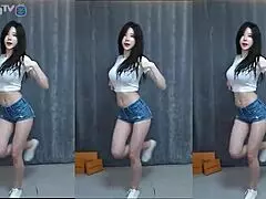 Hey, check this cute Korean babe dancing sexy on phone! 🔥