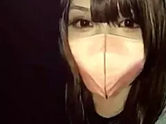 OMG, Denne Skøre Crossdressing Ladyboy Viser Røv i Skoven! 🌳