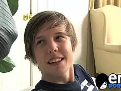 Super vroča twinka Atlanta in Kaiden menjata trde kure v divji spalnici