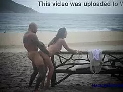 Chlape, pokazil som to, ale s manželkou sme obnovili sľuby verejným sexom na pláži!