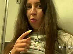 Riskaillaan pillun kanssa lentokoneen vessassa ilman pikkuhousuja, melkein kiinni kun kiihotun