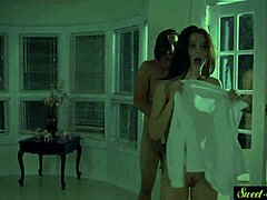 Harika hatun, azgın üvey abisi tarafından sıkı bedenini çılgın fantazide zorluyor