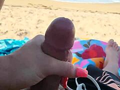 Wow, le faire finir sur une plage publique !