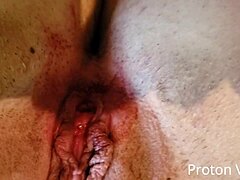 Malá teenka zažívá první intimní chvíli v 18