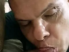 Chupando E Tomando O Leite Do Entregador Gay Blowjob