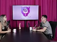 Ele se diz bi ativo mas não dá o cu, só na loja - Digão da Ilha Sheer Red