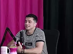 Ele se diz bi ativo mas não dá o cu, só na loja - Digão da Ilha Sheer Red