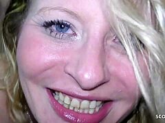 Právě jsem viděl divoký gangbang s německou milfkou Melanie Moon v Berlíně