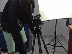 Entro al cuarto de mi hermanastra mientras hace tareas del colegio y me seduce - valentinahot