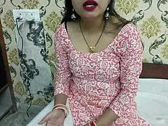 Hei, tämä intialainen tyttö juhlii joulua ja uutta vuotta villillä seksillä miehensä ja lanko kanssa!