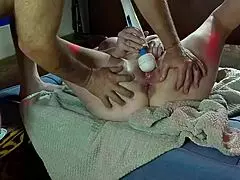 Tío, Cherry Shay usa vibrador en su coño rapado enorme hasta orgasmo y se llena de crema