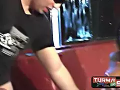 Gift mulattkvinne gir rumpe casual i forlatt bygg til pornostjerne