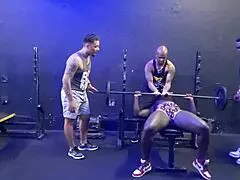 treino do sexo: amigas na academia fodem com 3 machos e toman leite na cara completo 😏