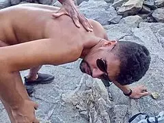 Οργία στην Παραλία με Χύσια Μέσα