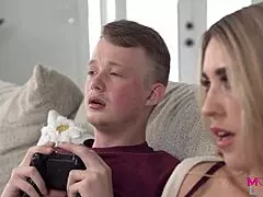 Katrina Colt og Sarah Taylor i Stepmom Swapped S2-E4 Scene