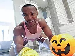 Maid's Cleaning Skills Earn Him A Nice Big Fat Tip