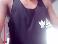 dois jovens trocam olhares na academia negao vai pra casa da desconhecida fuder ela gozando dentro