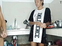 Какой кайф, попка моей сводной сестры была готова к моему члену! 🔥