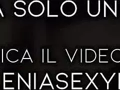 Moglie, madre e troia con dirty talk italiano sexy in compilation ASMR per amatori.