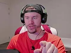 Girls Have Pillow Fight During Lockdown Fap Ceo Uncensored