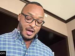 Otecko, chceš si podeliť môj sex hračku a riť s nevlastným synom?