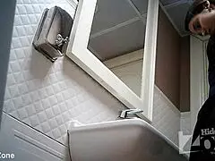 Ухватио сам нешто дивље на скривеној камери у тоалету бара синоћ