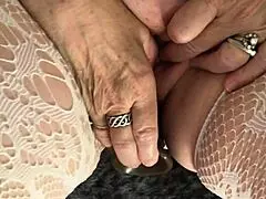 おばあちゃんバンビの激しいディルド乗り！ベトベト射精でフィニッシュ😍