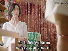 Diệp Lâm Anh在越南性感漫画场景中试用新振动芯片