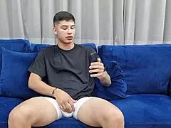 Hey, gratis Video - nymphomane Stiefmutter knallt Stiefsohn hart - Monique Fuentes & Danner Mendez