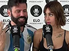 ASI LE GUSTA QUE LE CHUPEN LOS PEZONES