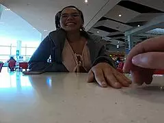 hermosa venezolana me persuade para darle una oportunidad en el porno y esto pas�