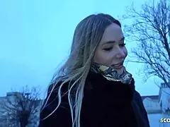 Немски скаут чука перфектен фитнес модел в груб анал на уличен кастинг