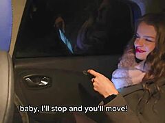 Ej, ta poročena kurba je tvegano sesala kurac taksistu