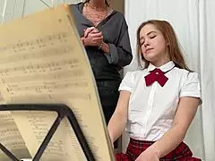 Mary Frost enseigne le piano mais Sam Frost veut ma chatte