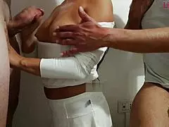 Encerré a Mi Marido en Jaula para Ver a Su Amigo Follándome la Cara