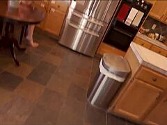 어휴, 스텝브로 와이프 켄드라 하트가 바람피는 거 잡았어, 벗겨서 크림파이 했어!