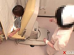 Incroyable ! Un docteur espionne une patiente asiatique de 19 ans avec une caméra cachée à l’hôpital !