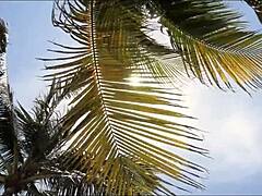 Я провожу весенние каникулы, трахая горячую тётку Коко Ванди