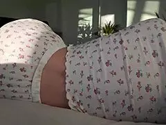 Hei, futai de dimineață cu colega de cameră cu țâțe mari se termină cu creampie