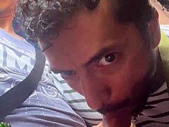 Acción rápida de mamada en un autobús público mexicano