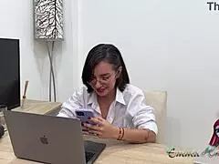 i masturabte in the offce while havin hot talks with my gf