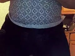 Big booty wife dances and shakes her ass enticingly