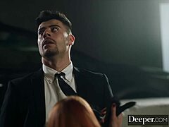 דרגון קטנה וסקסית 18+ רוכבת בקאוגירל, מזיינת בתחת לקוח חרמן!