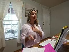 Min styvmamma använder min kuk i hennes video 😜