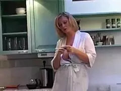 Blond norská zralá žena láká na žhavé domácí rande