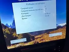 Γυμνασμένη καλλονή δέχεται πρόσκληση για καυτό σεξ στο μπάνιο