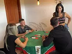 Vrienden uitgenodigd voor spelletjesavond, maar een wilde vrouwruil gepland